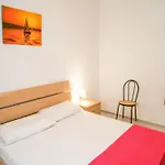 شقة Charming With A Lovely Patio ايراكليا ماري