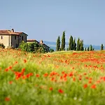 Charming With A Lovely Patio * ايراكليا ماري