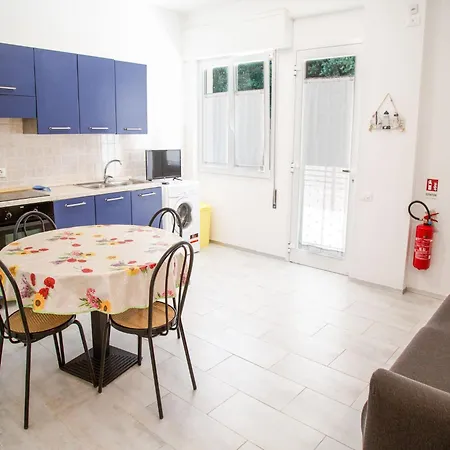 Apartman Charming With A Lovely Patio