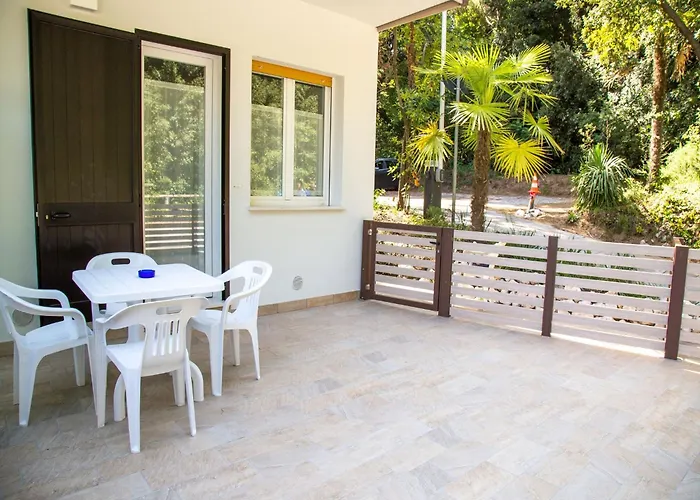 Charming With A Lovely Patio Apartman